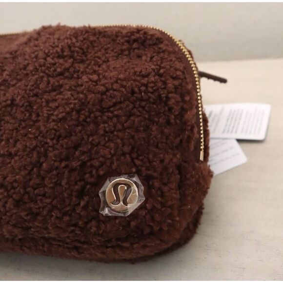 Lululemon LU9B18S Women's O/S Brown/Gold Everywhere Belt Bag *Fleece - Picture 12 of 16